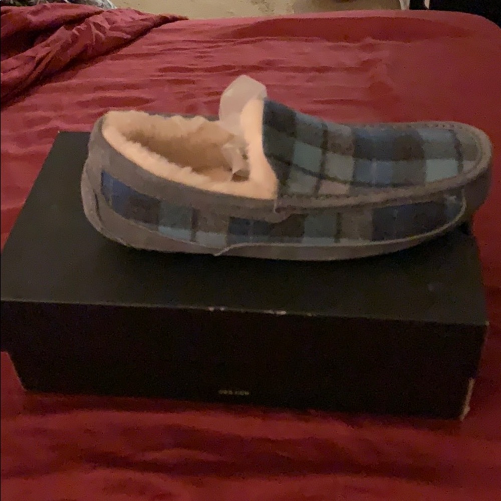 Ugg blue plaid men’s slippers